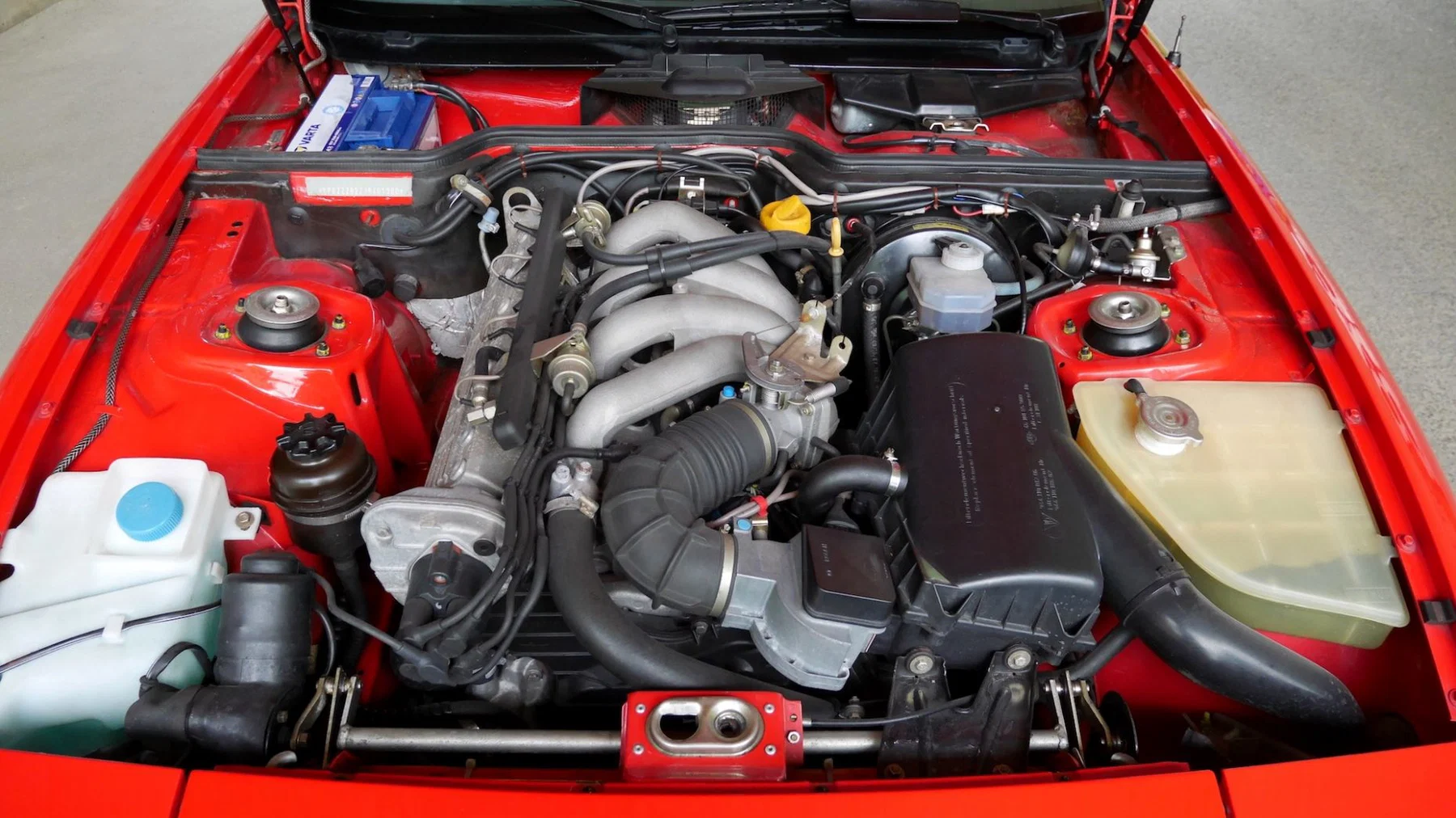 Porsche 924S engine bay