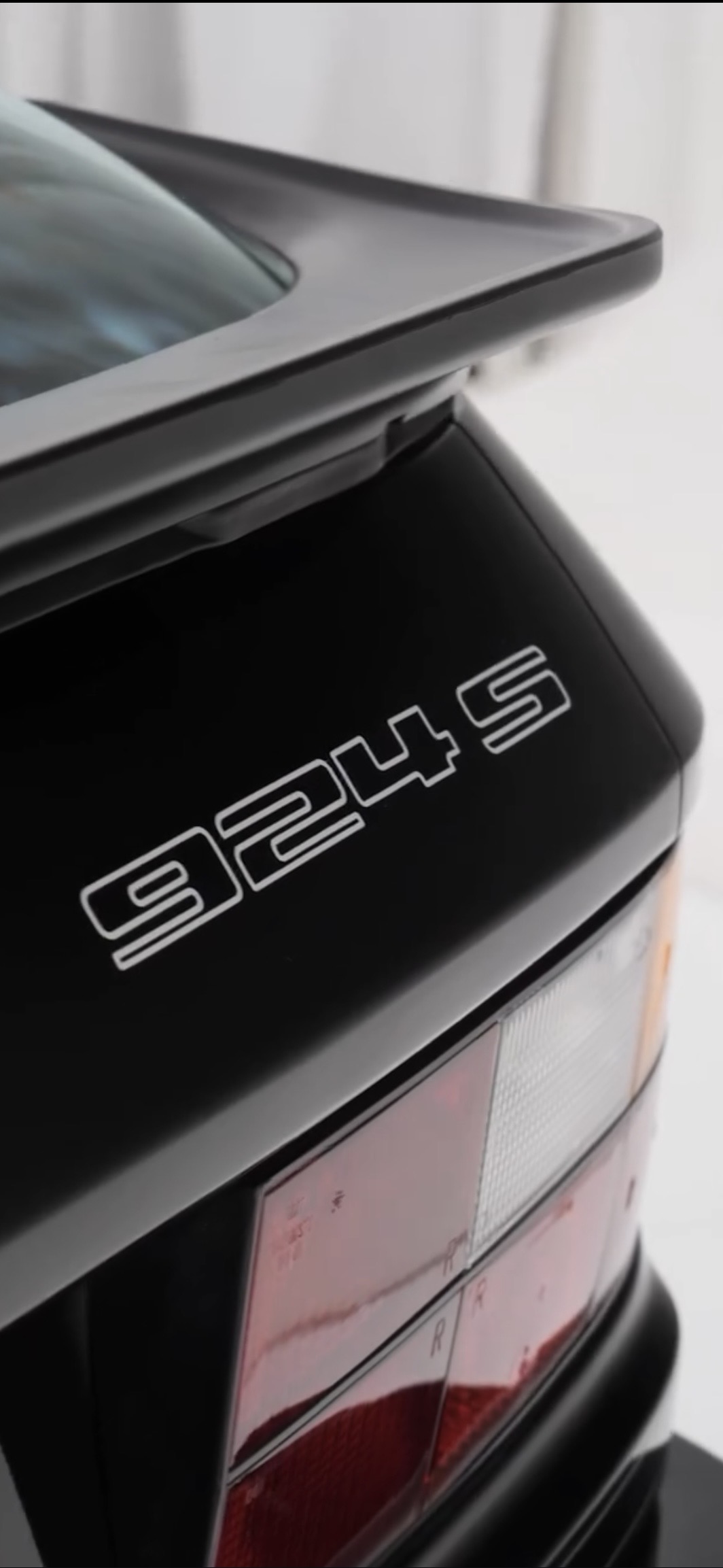 924S